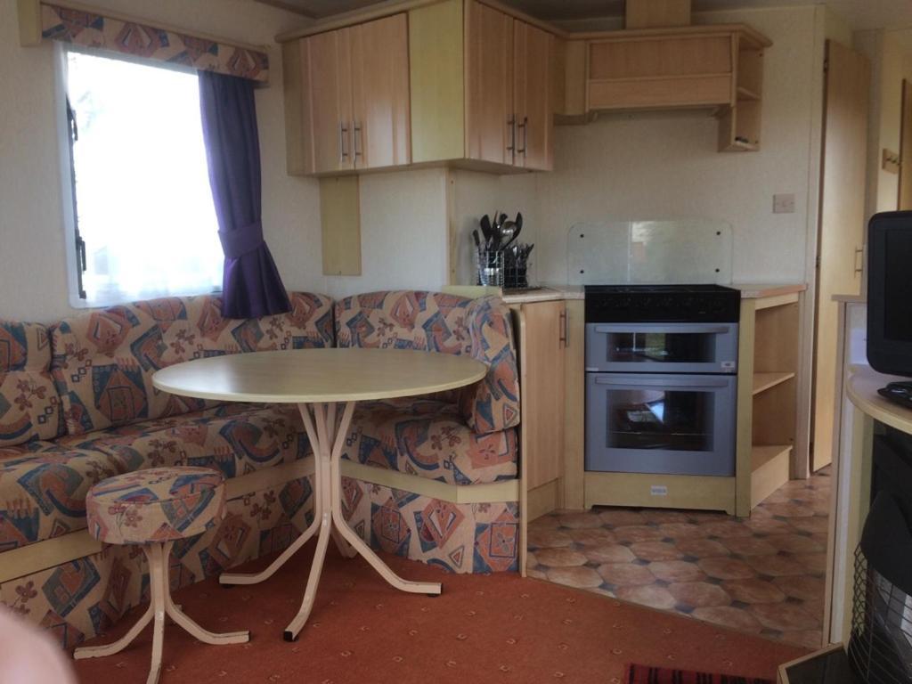 Cosy Caravan At Blackmoor Farm Ludchurch Екстер'єр фото